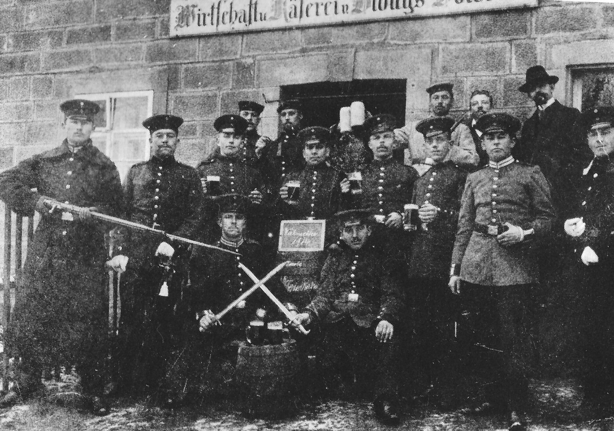 Mitglieder des Kriegervereins Horn – Weihnachten 1914 vor der Unteren Wirtschaft von Dionys Dolderer