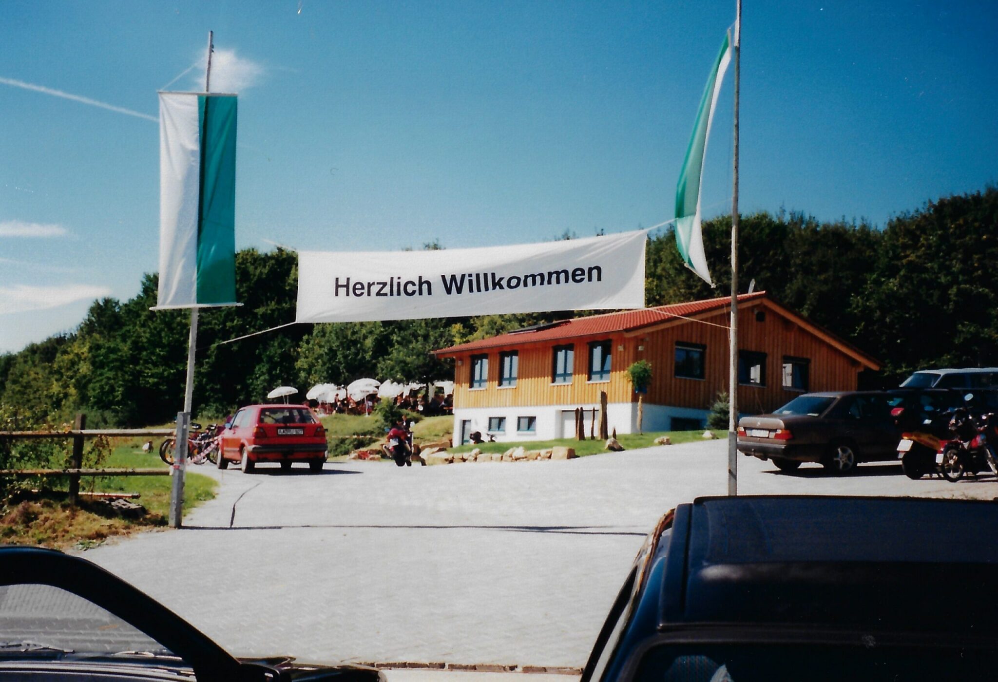 2000 – Die Geburtsstunde der „Horner Hütte“ und die Rückkehr des Gesangs